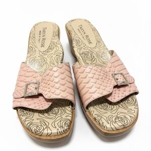 Taryn Rose Blush snake skin Textured Sandals